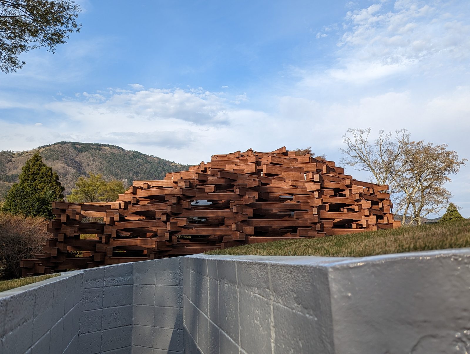 The Woods of Net, a wooden pavilion with a knitted playground inside, for children only.