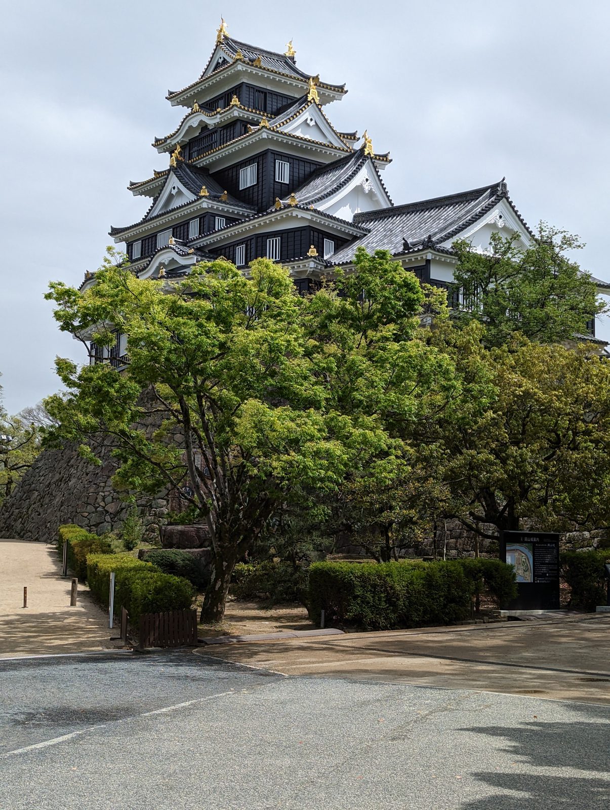 Okayama Castle, the Crow Castle, across the river.