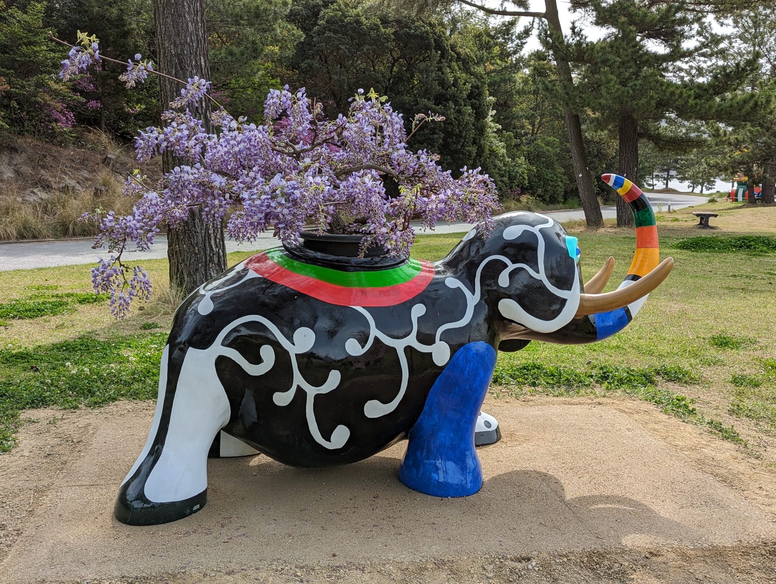 And her elephant, with wisteria.